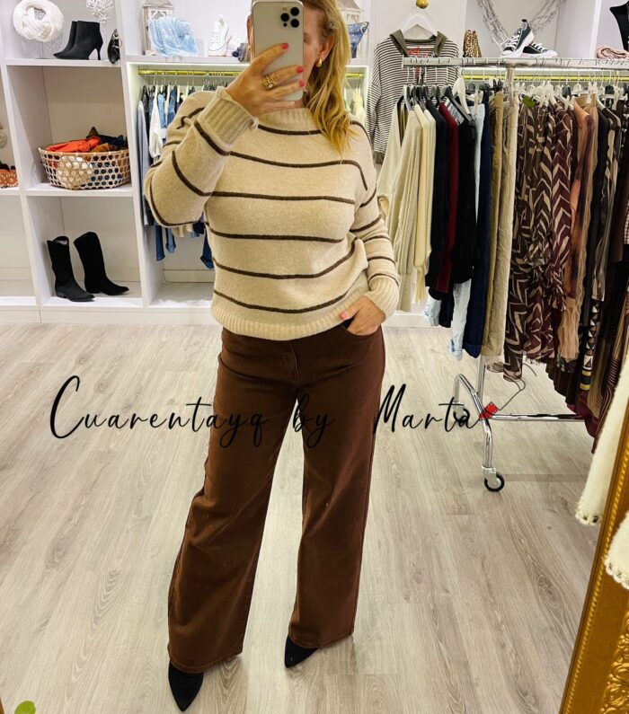 Vaquero elástico bloguera en acción