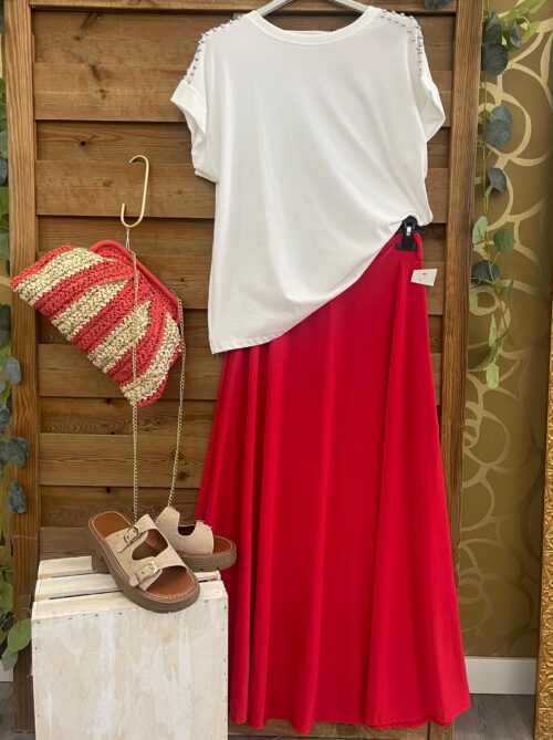Camiseta tachuelas y falda licra