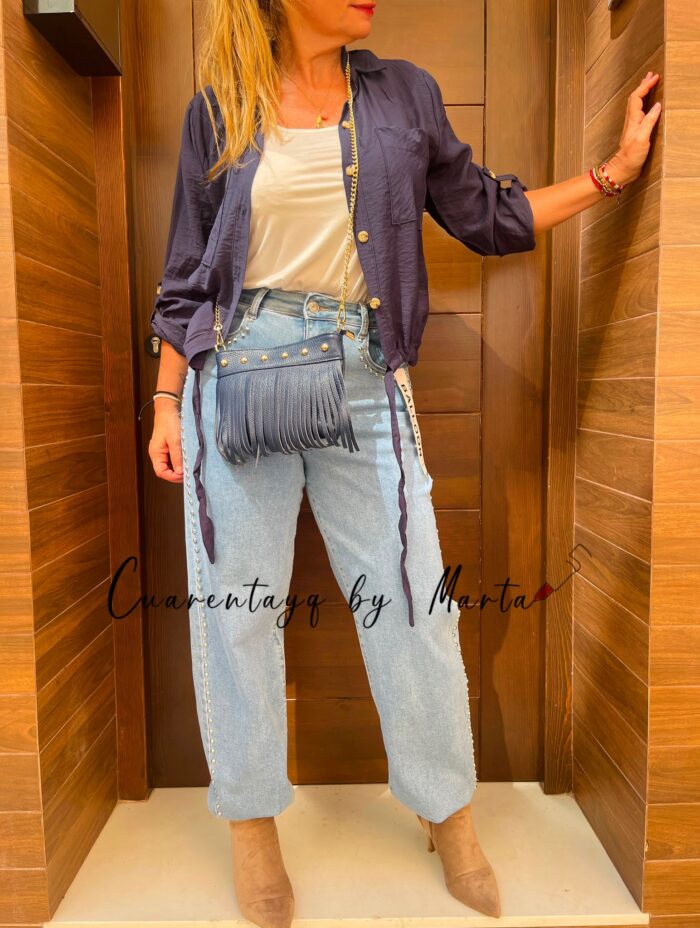 Vaquero Balloon tachuelas Elastico, blusa sobre camisa, botin city, bolso flecos