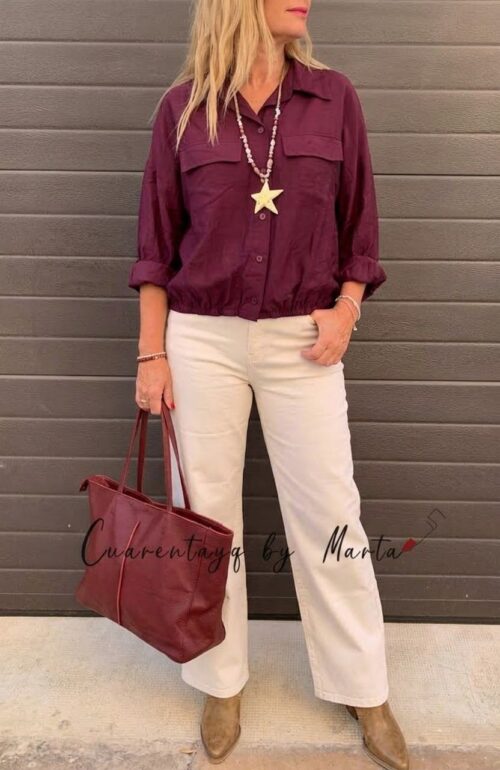 Blusa tenzel, pantalón bloguera en acción beige