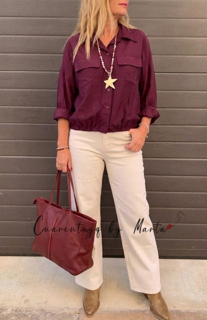 Blusa tenzel, pantalón bloguera en acción beige