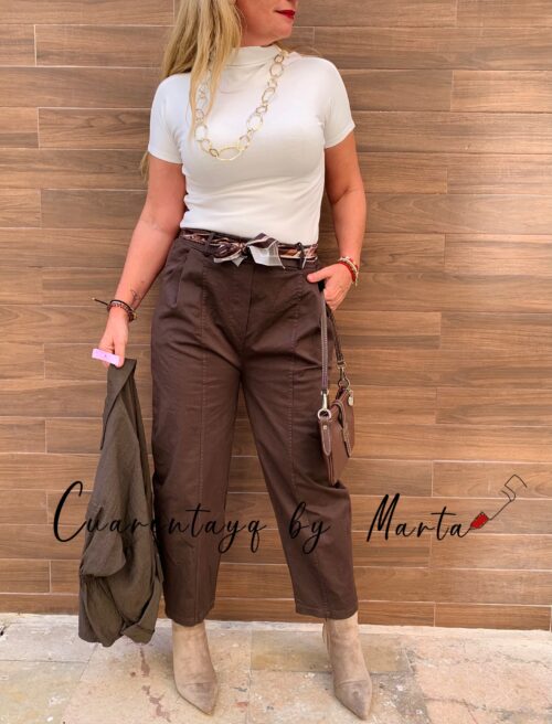 Bomber que marca cintura, jersey afelpado y pantalon balloon y pañuelo (2)
