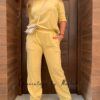 Sudadera tachuelas hombros al aire y pantalón sport tachuelas