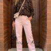 Vaquero wide leg rosa, blusa volantes tenzel