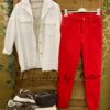 vaquero pitillo rojo, camisa vaquera, zapas blogueras, bandolera de piel