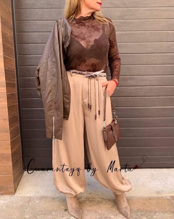 Blusa gasa flores, pantalon bombacho glamour y semi bota antelina (2)