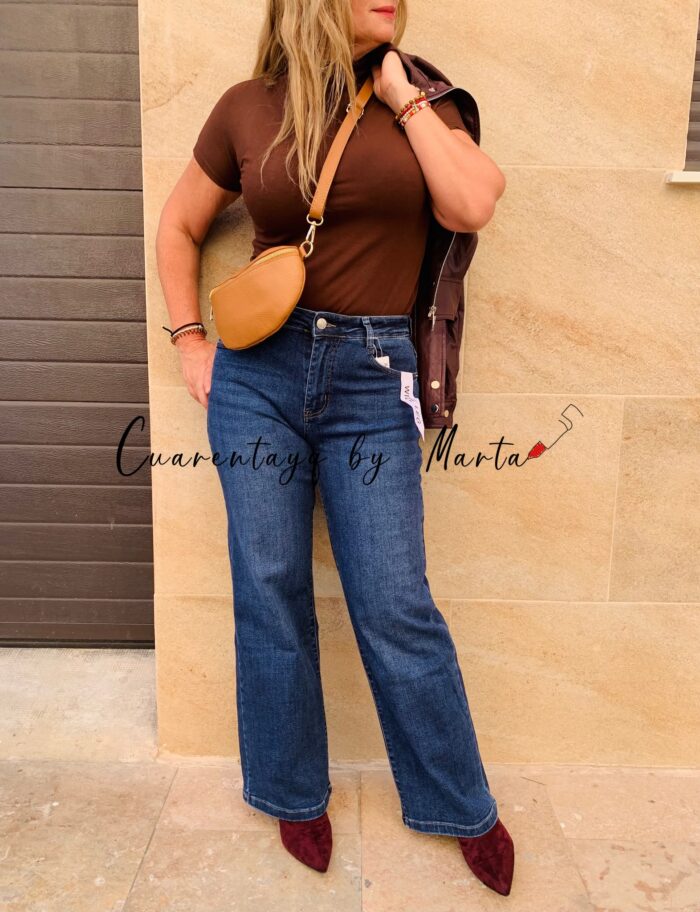 Bomber polipiel Vintage, vaquero wide leg oscuro y botas antelina burdeos, bandolera de piel2