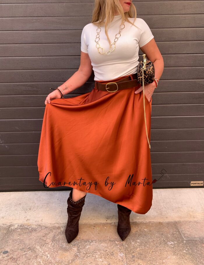 Falda Glamour y jersey afelpado