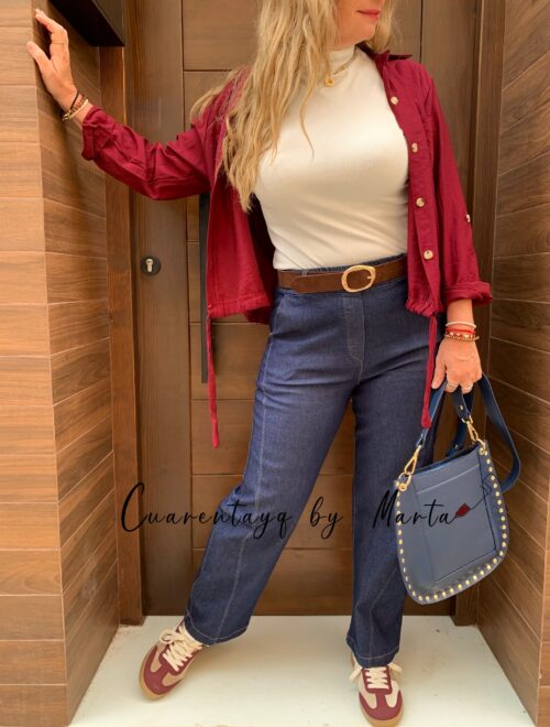 Vaquero Balloon tallas, jersey basico afelpado y blusasobre camisa y zapas color a la moda