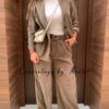 pantalón wide leg antelina, americana antelina, jersey basico afelpado y botin city camel