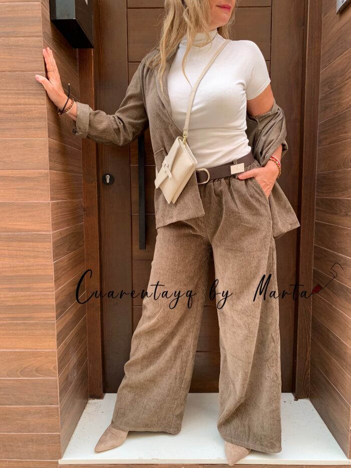 pantalón wide leg antelina, americana antelina, jersey basico afelpado y botin city camel (2)