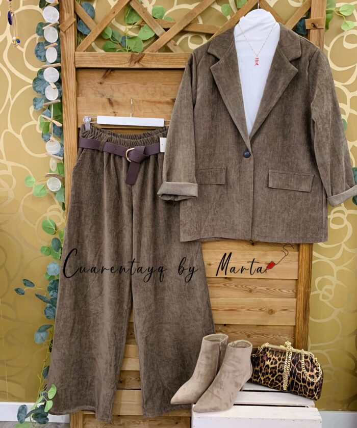 pantalón wide leg antelina, americana antelina, jersey basico afelpado y botin city camel (4)