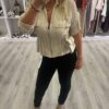 vaquero pitillo negro y bomber que marca cintura