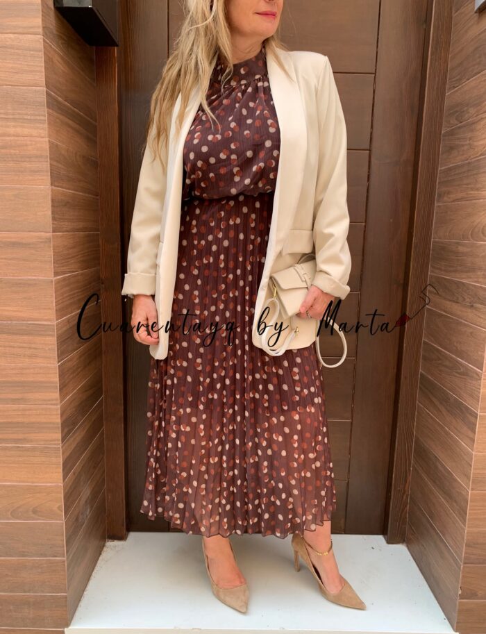 vestido plisado topos y americana (2)
